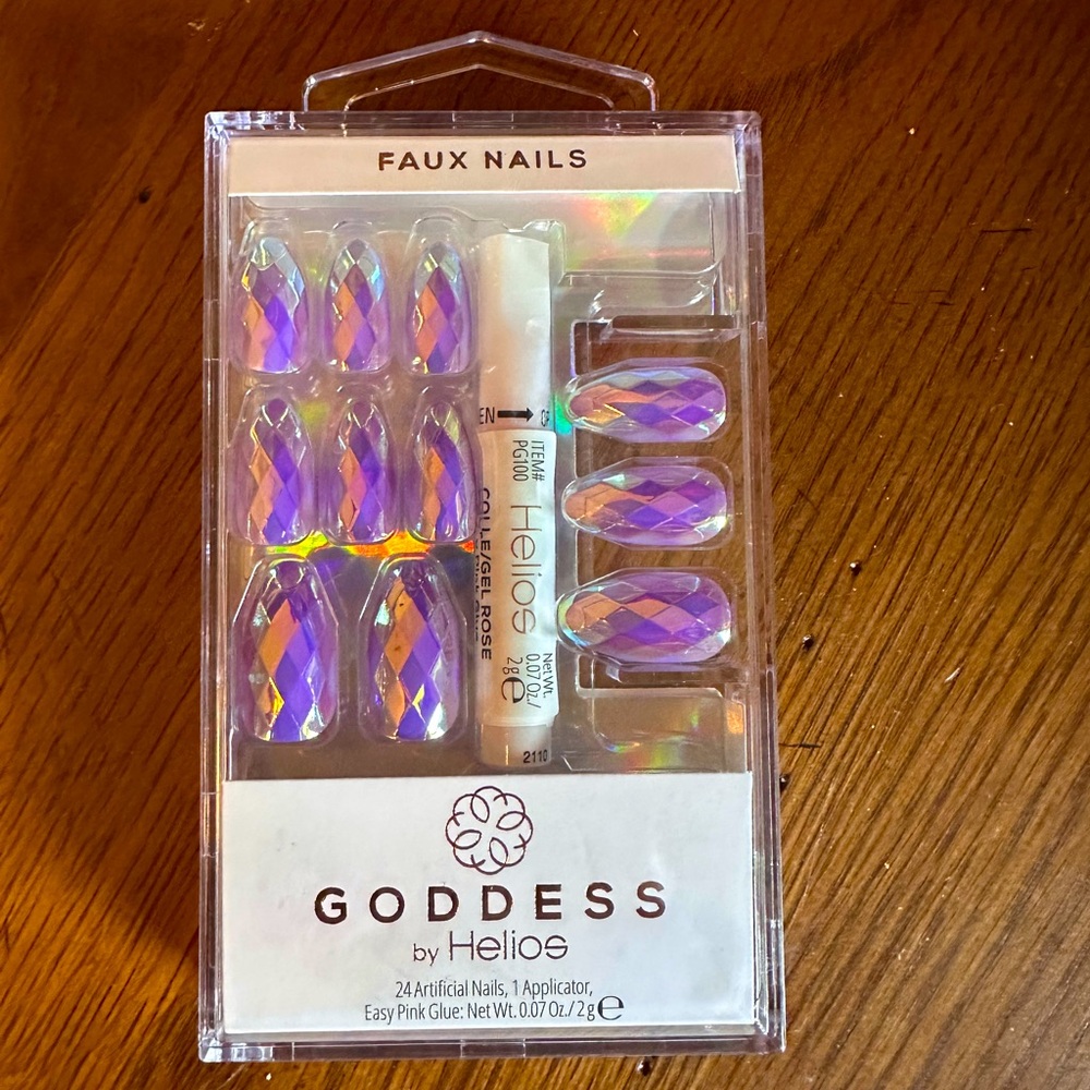 GODDESS FAUX NAILS NEW